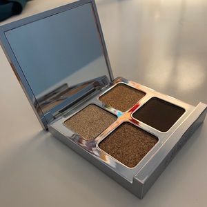 IL MAKIAGE eyeshadow palette. NEVER USED!!
